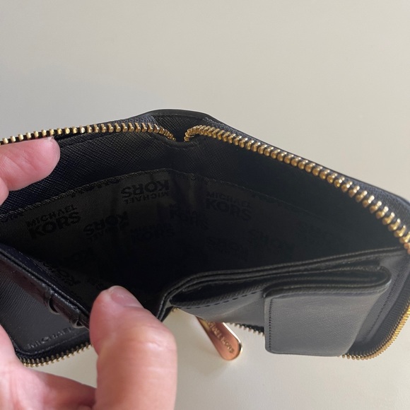 Michael Kors Small Bifold Logo Zip Around Wallet - Picture 5 of 7